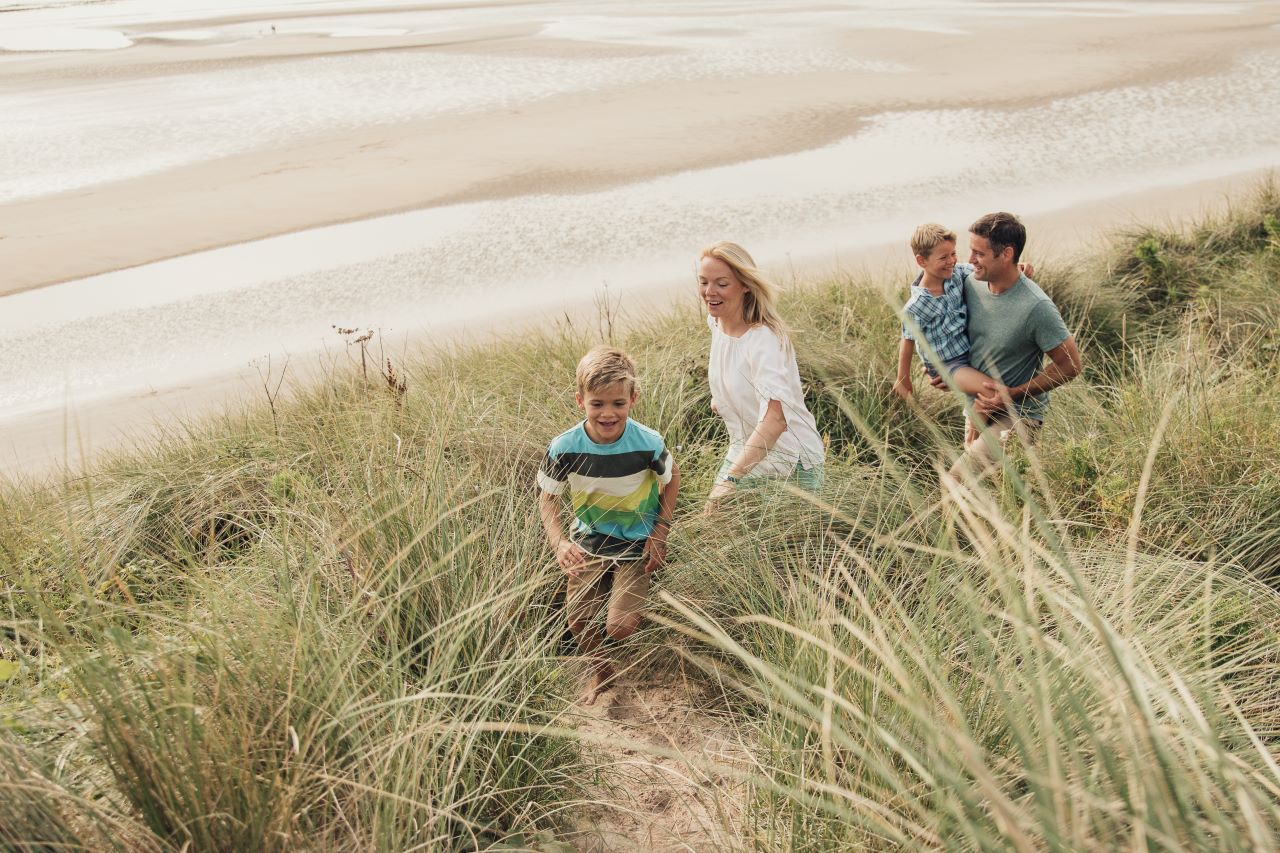 Familie in den Dünen